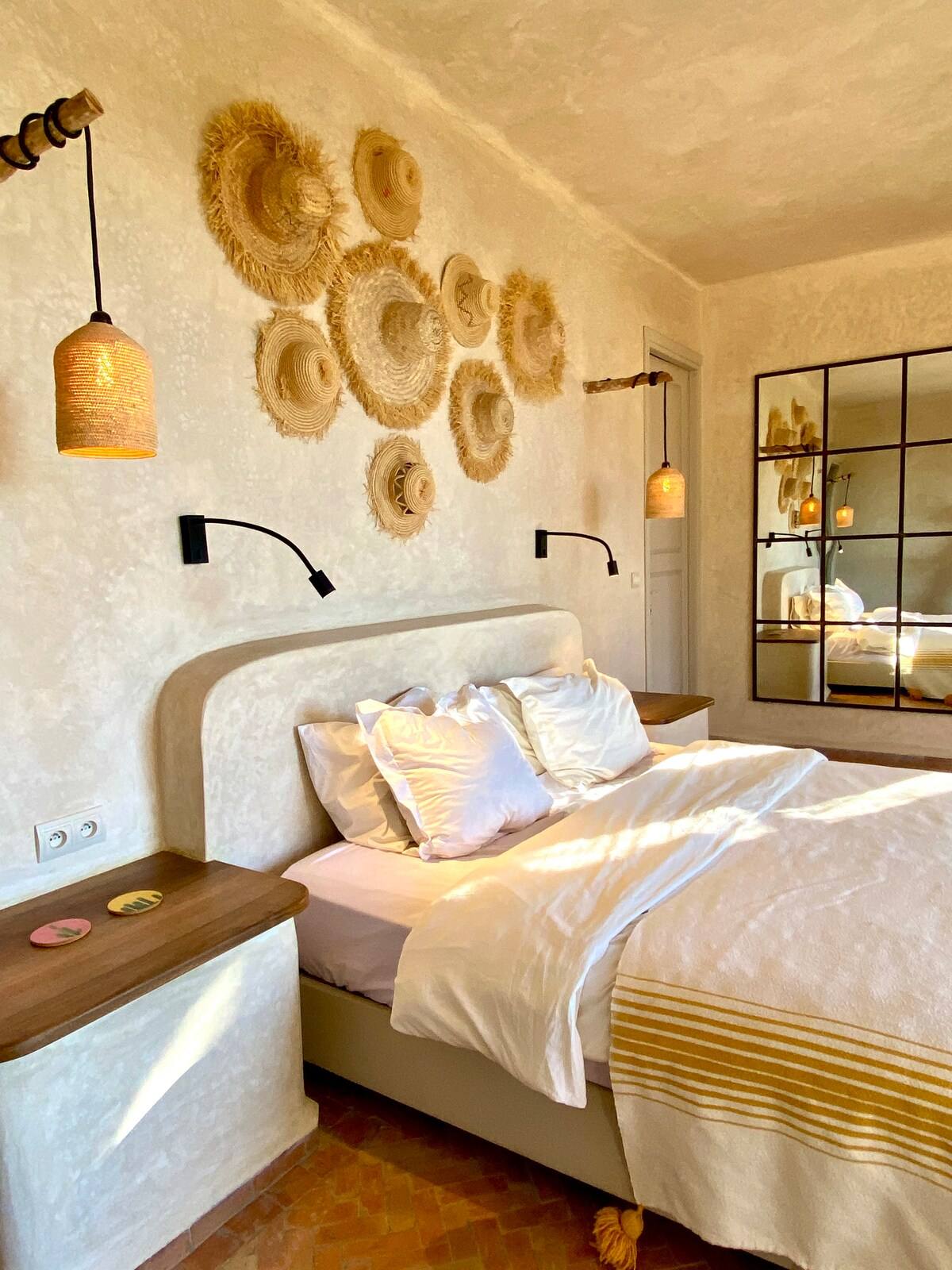 Chambre déco chapeaux